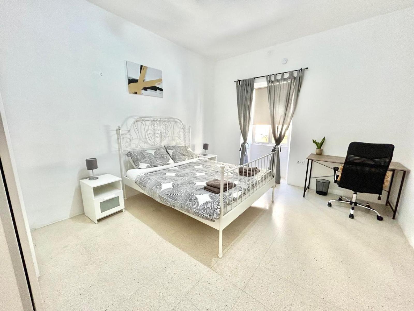 St Julians - Balluta Bay Large 3 Bedroom Apartment Sliema Exterior foto